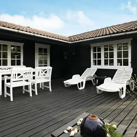 Two-bedroom Holiday In 6 * Ålbæk