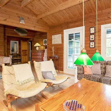 Semesterbostad Two-bedroom Holiday In 6