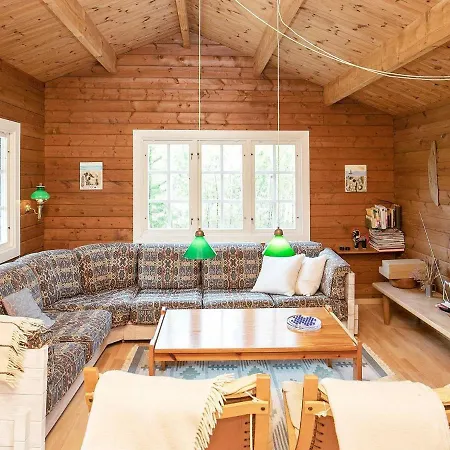 Two-bedroom Holiday In 6 *