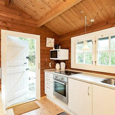 Two-bedroom Holiday In 6 Semesterbostad *