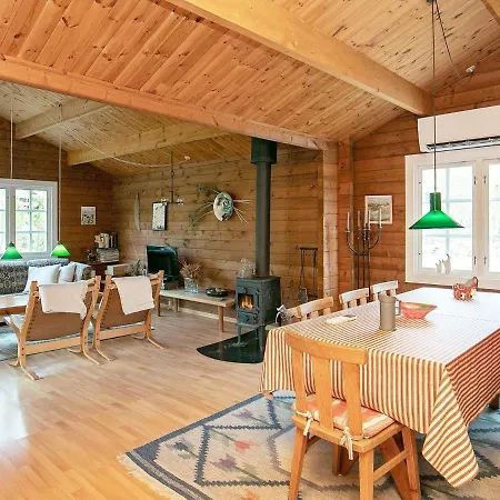 Two-bedroom Holiday In 6 *